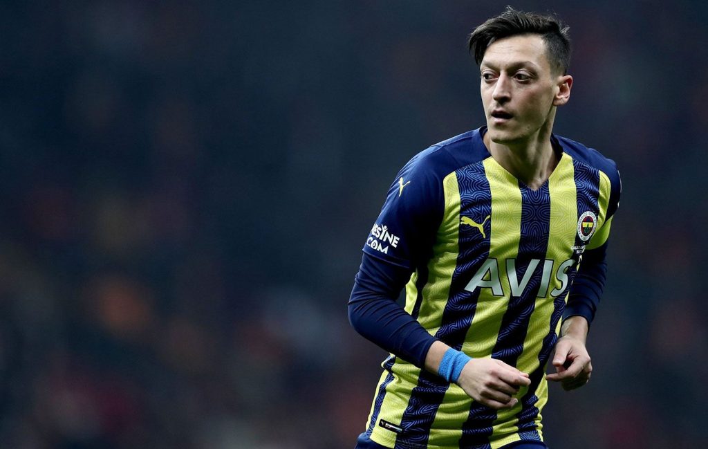 🔥 "Mesut Özil Galatasaray’ı Önerdi" Görüşü Transfer Dünyasında Dalga Dalga Yayıldı
